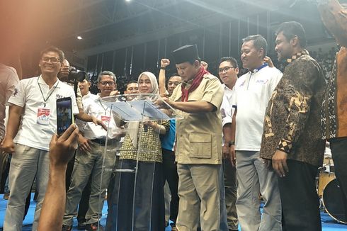 Prabowo Teken Kontrak Politik di Depan Ribuan Buruh KSPI