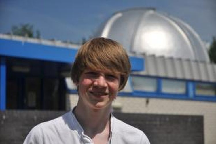 Tom Wagg (17), dua tahun lalu menemukan sebuah planet baru berukuran sebesar Jupiter dan berjarak 1.000 tahun cahaya dari Bumi,