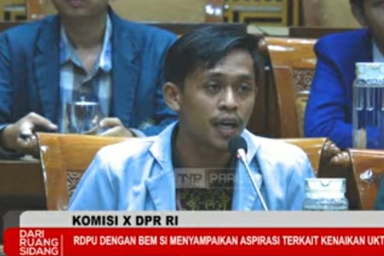 Presiden Mahasiswa Badan Eksekutif Mahasiswa (BEM) Unri, Muhammad Ravi dalam rapat dengar pendapat umum (RDPU) Badan Eksekutif Mahasiswa Seluruh Indonesia (BEM SI) bersama Komisi X DPR RI, Kamis (16/5/2024).