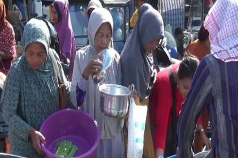 Berharap Berkah 10 Muharram, Warga Borong Peralatan Dapur