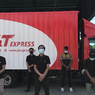 Setelah Viral Ubrak-abrik Paket, Karyawan J&T Malaysia Akhirnya Minta Maaf