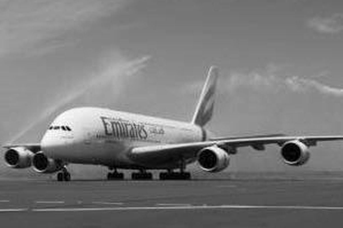 Maskapai penerbangan Emirates untuk kali pertama mengoperasikan pesawat komersial Airbus A380 dari Dubai ke Australia dan Selandia Baru pada 1 Februari 2009. 