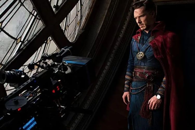Jam tangan Benedict Cumberbatch Jaeger-LeCoultre Master Ultra Thin Perpetual Calendar di Doctor Strange