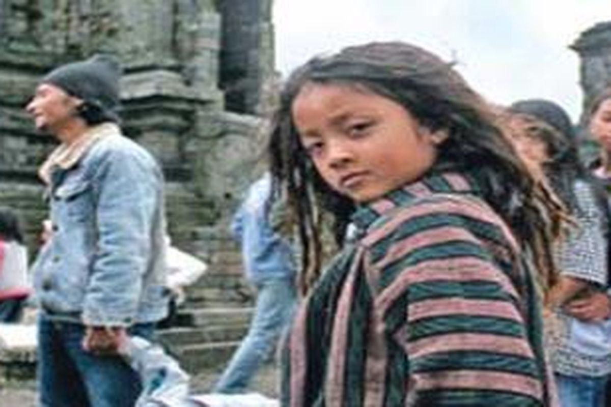 Anak berambut gimbal di Dieng