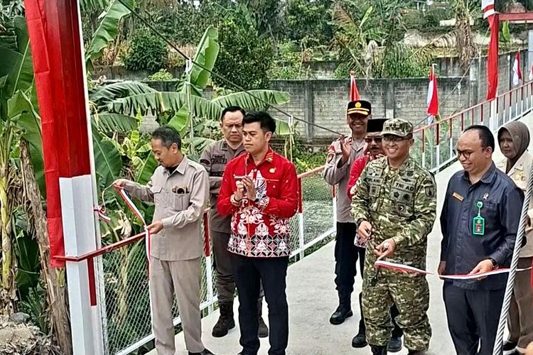 Dandim dan Wali Kota Blitar Resmikan Jembatan Gantung, Diberi Nama Garuda Ratu