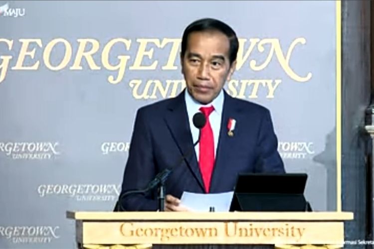 Presiden Joko Widodo saat memberikan kuliah umum kepada mahasiswa dan akademisi di Georgetown University, Washington DC, Amerika Serikat (AS) pada Senin (13/11/2023) waktu setempat.