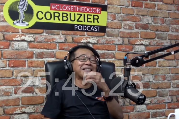 Pelawak Jarwo Kwat dalam video podcast Deddy Corbuzier.