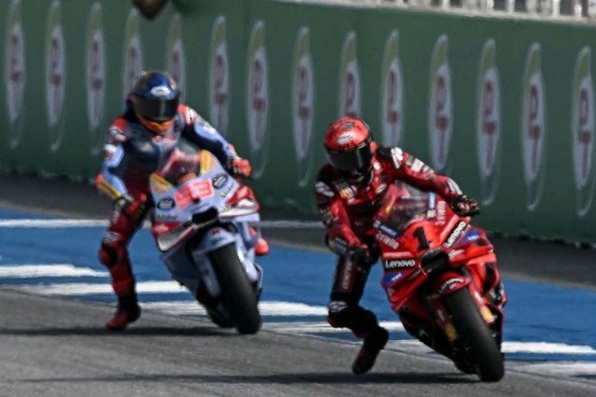 Aksi Francesco Bagnaia (1) dalam rangkaian balapan MotoGP Thailand 2024 di Sirkuit Buriram pada 25-27 Oktober 2024. (Photo by Lillian SUWANRUMPHA / AFP)