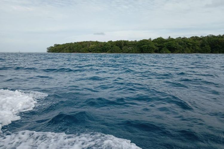 Panorama lautan di Pulau Sebaru.