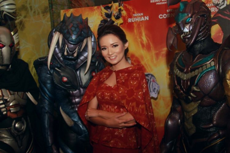 Stella Cornelia diabadikan usai konferensi pers film Satria Heroes: Revenge of Darkness di Plaza Indonesia, Jakarta Pusat, Kamis (27/4/2017). 