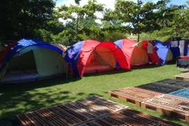 Tenda di Tanjung Lesung, Banten.