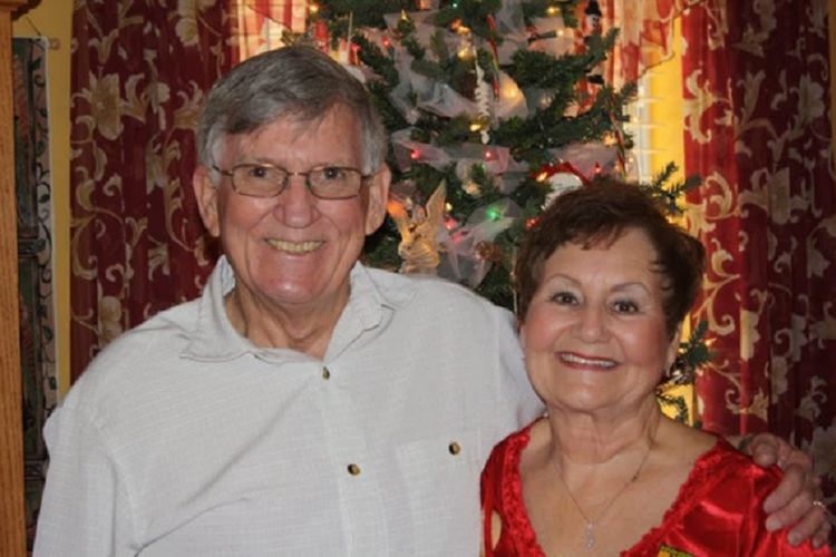 Jerry dan Frances Williamson. Pasangan asal Mississippi, AS ini dilaporkan meninggal dalam keadaan berpegangan tangan setelah terinfeksi virus corona.