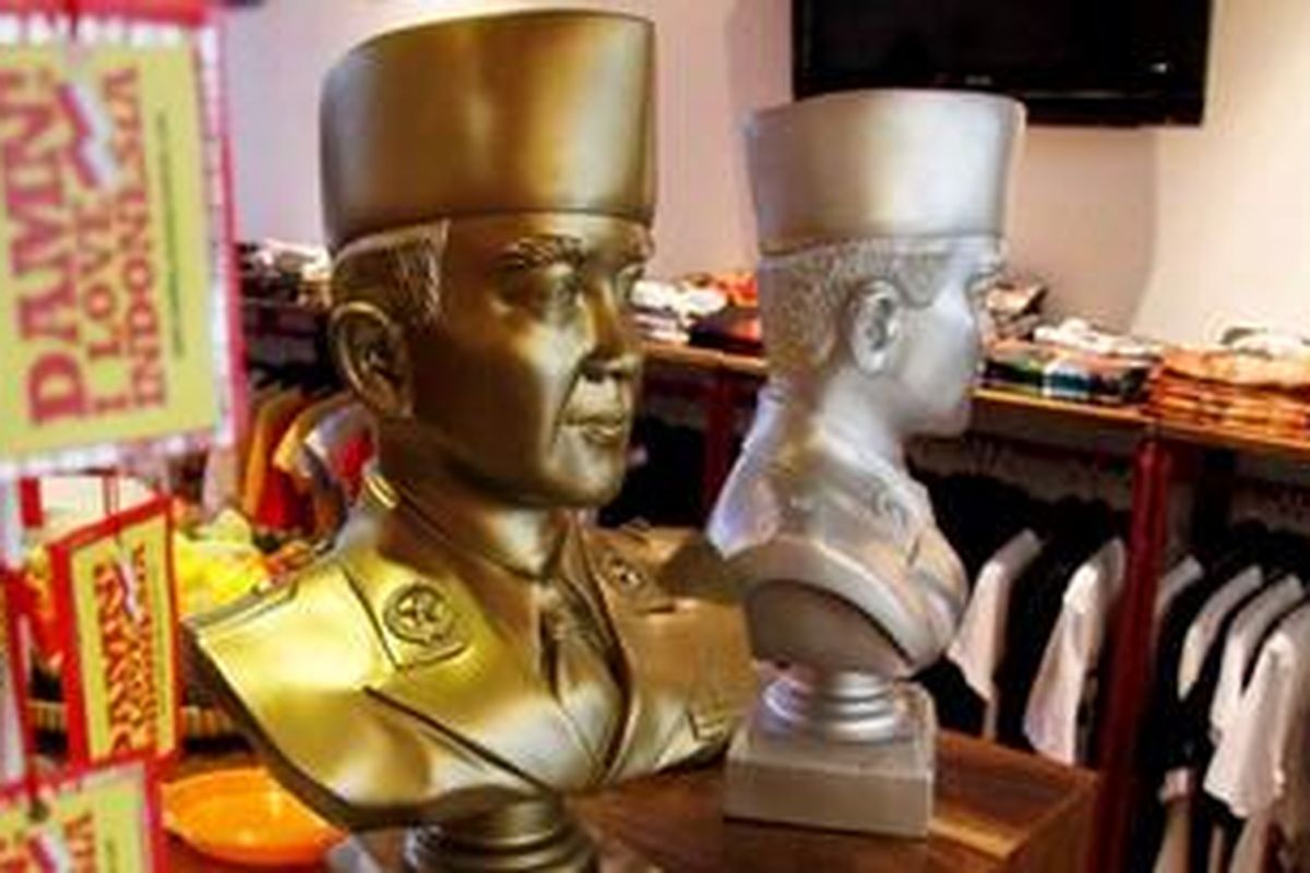 Paket Urban Bust seharga Rp 3,9 juta ini akan disertai dengan sertifikat keaslian dan tiga foto Soekarno yang belum dipublikasikan.