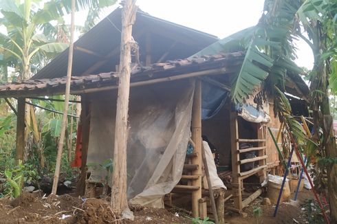 Terlilit Utang, Buruh dan Tiga Anaknya Ini Terpaksa Tinggal di Saung Kebun, Begini Ceritanya...