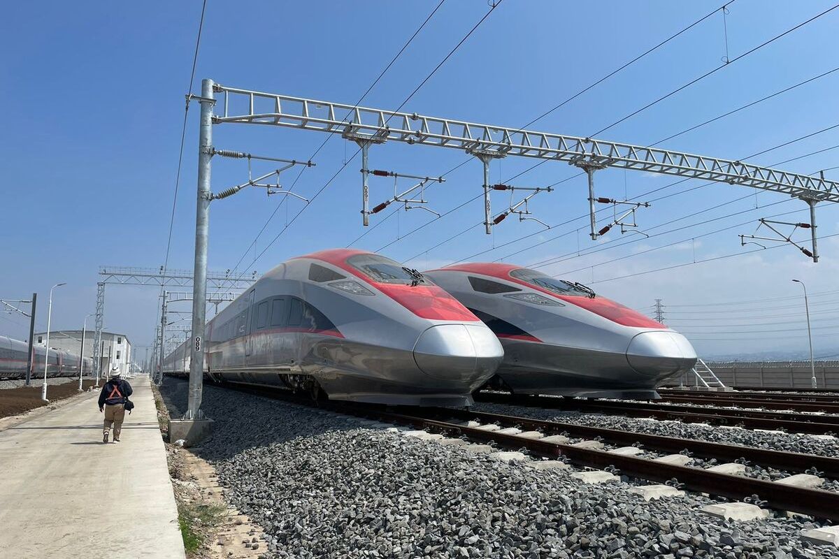 Gerbong Kereta Cepat Jakarta Bandung (KJCB) saat tengah terparkir di masing-masing jalur di Depo Tegalluar pada Selasa (22/8/2023)