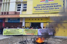 Demo, Pendukung Balon Gubernur Bakar Ban di DPD Golkar Papua Barat Daya