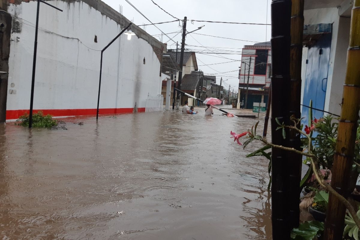 Banjir di Pondok Maharta, Pondok Aren, Tangerang Selatan, Rabu (1/1/2020)