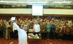 Menaker Ajak Pensiunan Berpikir Positif dan Terus Berkontribusi