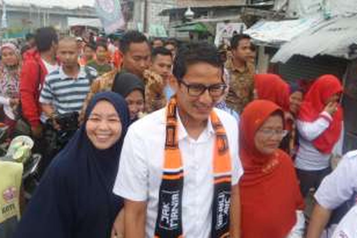 Sandiaga Uno mendatangi warga di Kelurahan Grogol, Jakarta Barat, Selasa (29/11/2016)