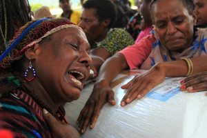 Kerusuhan Terjadi Saat Arak-arakan Jenazah Lukas Enembe di Jayapura Papua, Apa Penyebabnya?