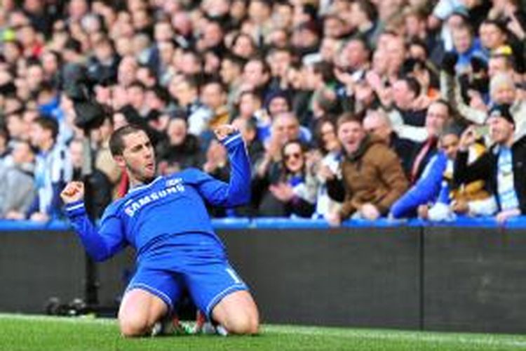 Ekspresi gelandang serang Chelsea, Eden Hazard, setelah mencetak gol kedua ke gawang Newcastle United, Sabtu (8/2/2014).