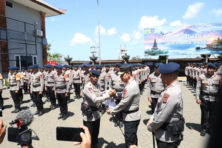Polda Bali Kirim 110 Personel Brimob Bantu Padamkan Karhutla di Kalimantan