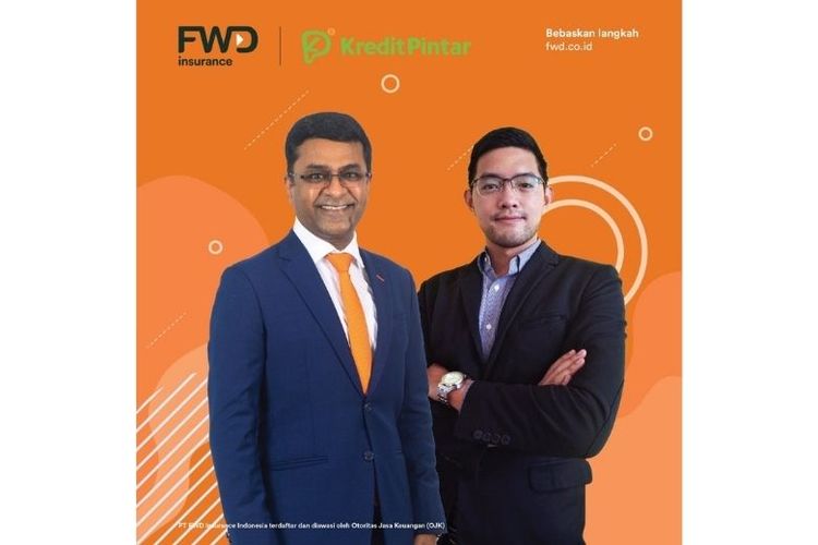 Direktur Utama FWD Insurance Anantharaman Sridharan dan Direktur Kredit Pintar Wisely Wijaya 