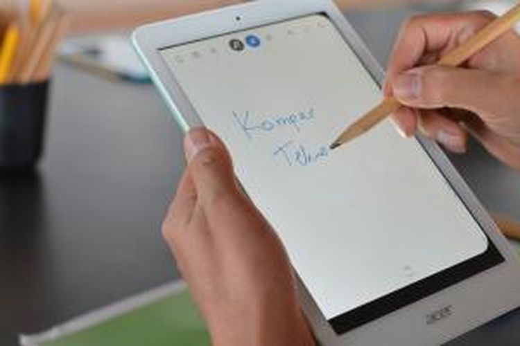 Tablet Acer Iconia One 8 bisa dioperasikan dengan pensil.