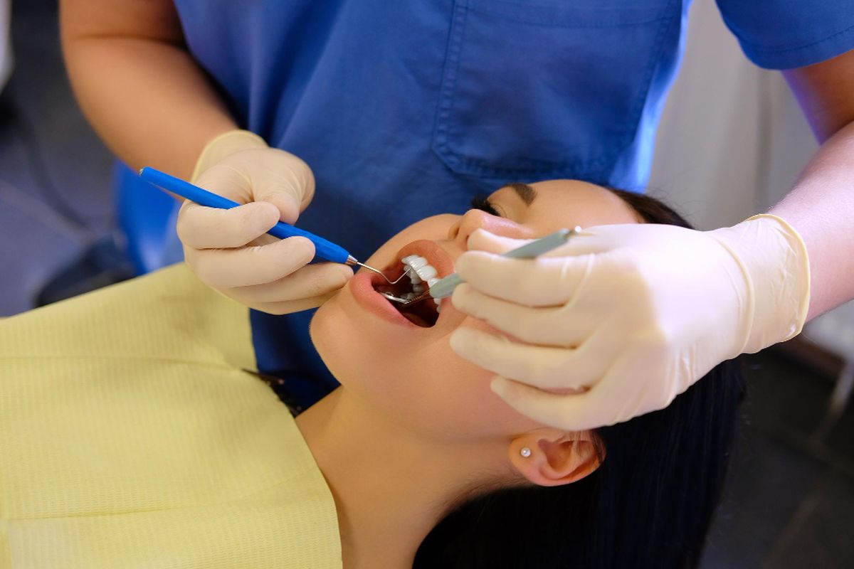 Ilustrasi perawatan oleh dokter gigi spesialis konservasi gigi