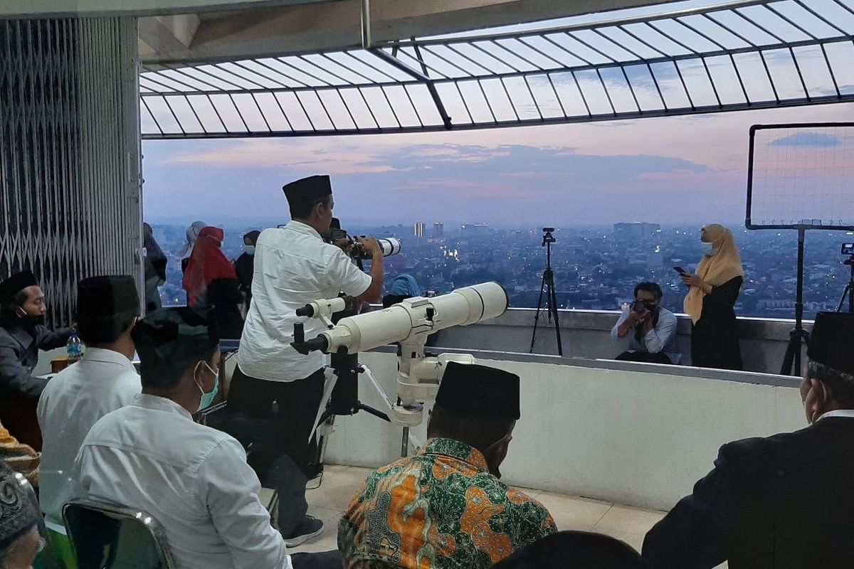 Pengamatan hilal untuk penentuan 1 Ramadhan 1442 H dilaksanakan di Masjid Agung Jawa Tengah (MAJT) Kota Semarang.