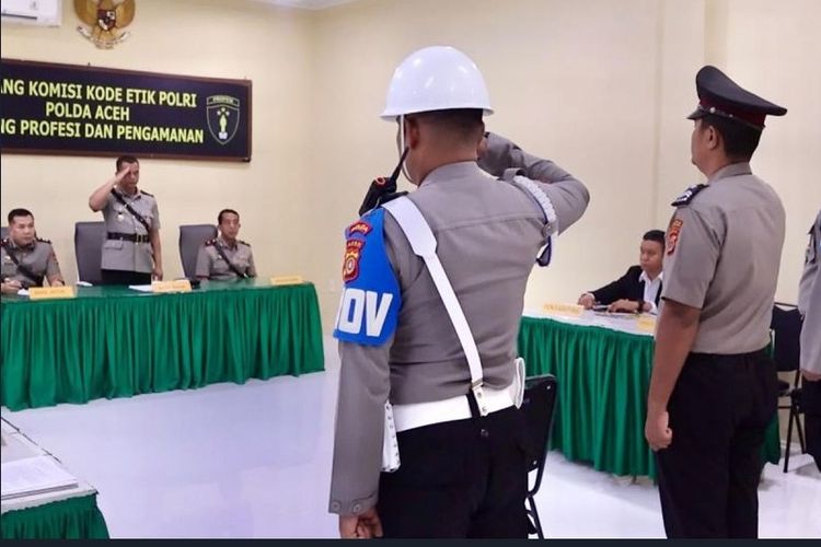 [POPULER TREN] Briptu MZ Dipecat karena Rampok Toko Emas | Cara Baca Pelat Nomor Kendaraan Indonesia