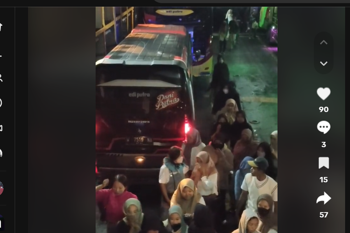 Video penumpang bus saat masuk kapal feri