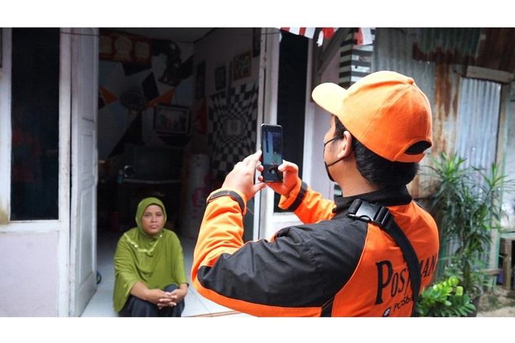 Pos Indonesia adalah institusi pertama di Indonesia yang melakukan perubahan di dunia digital. 