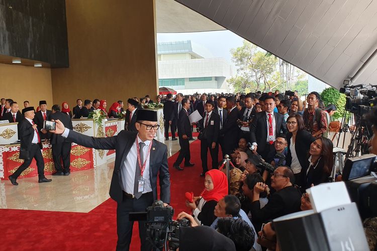 Eko Patrio menjadi salah satu artis yang dilantik sebagai anggota DPR 2019-2024, Selasa (1/10/2019). 