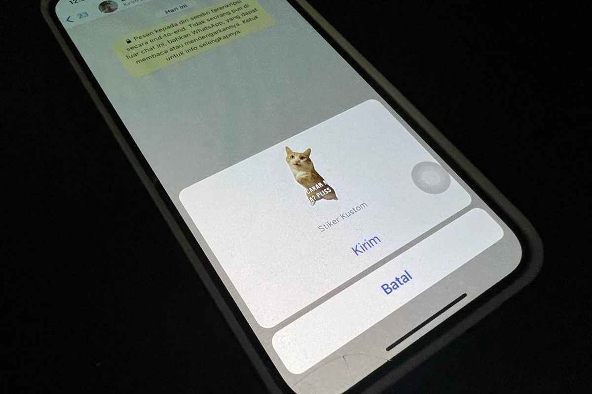 Cara membuat stiker WA otomatis di iPhone.