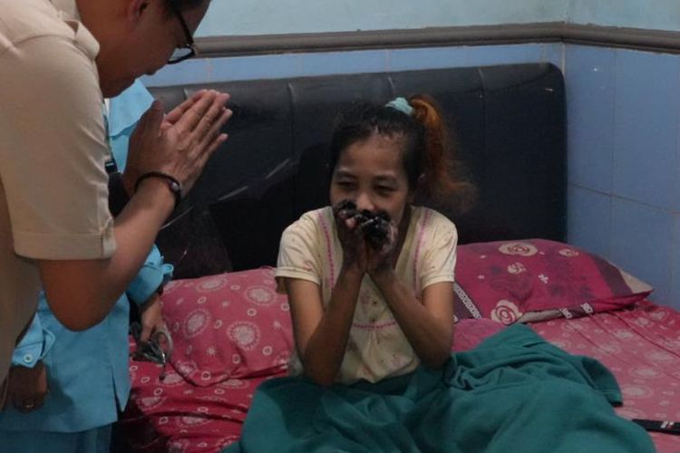 Septia (38) PMI asal Jember pulang dari Singapore dalam keadaan sakit 