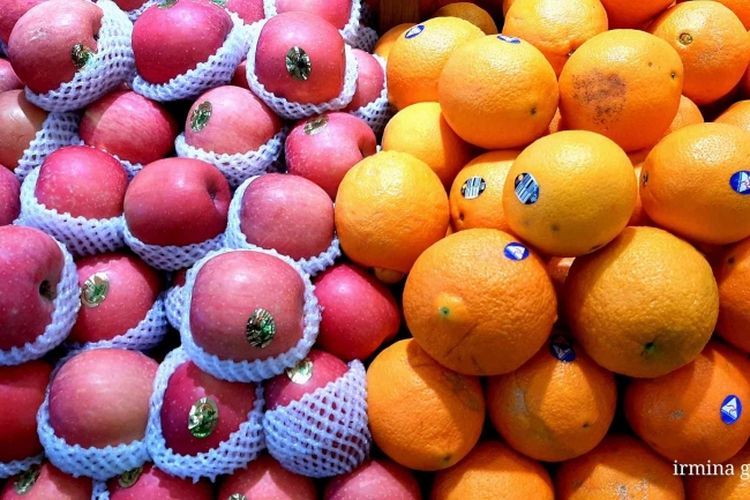 Buah-buahan yang kaya akan vitamin C.