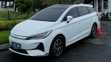 MPV Listrik Rp 300 Jutaan: BYD M6 Standard vs Wuling Darion EV CE