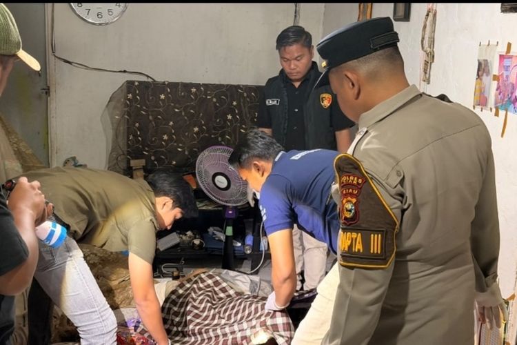 Polisi Bunuh Ibu Kandung di Siak, 2 Bilah Pisau Disita, Motif Didalami