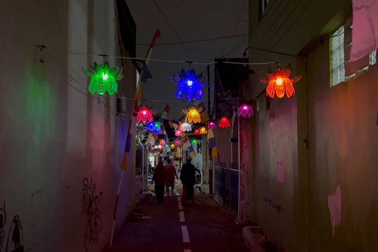 Menyalakan Kemerdekaan dari Limbah Galon jadi Lampion di Gang Sempit Semarang