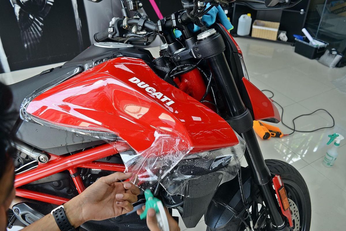 Paint Protection Film untuk perlindungan bodi motor.