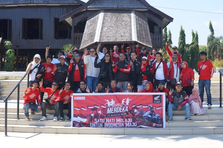 City rolling Convoy Merdeka konunitas PCX 160 Makassar