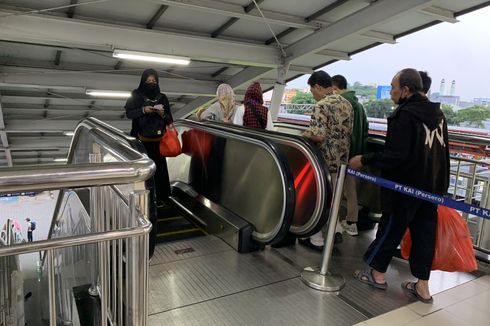 Eskalator Stasiun Bekasi Akhirnya Berfungsi Kembali