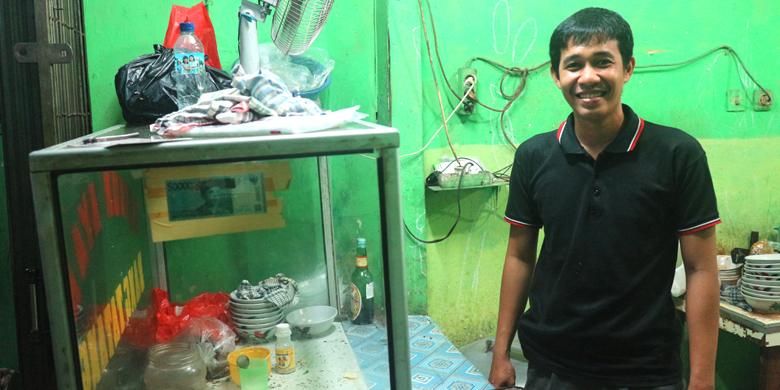 Muhamad Hasani adalah generasi kedua penjual Bubur Ayam Bang Tatang. Beberapa waktu lalu ayahnya, Bang Tatang telah meninggal dunia. Ia meneruskan usaha ayahnya hingga saat ini.