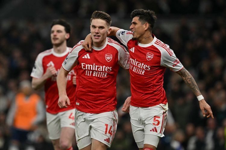 Penyerang Arsenal, Viktor Gyokeres, merayakan gol pada laga Liga Inggris antara Tottenham Hotspur dan Arsenal di Stadion Tottenham Hotspur di London, pada 22 Februari 2026.