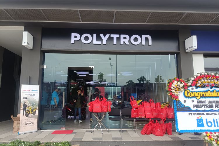 Diler baru motor listrik Polytron di Erajaya Digital Complex PIK 2, Jakarta Utara
