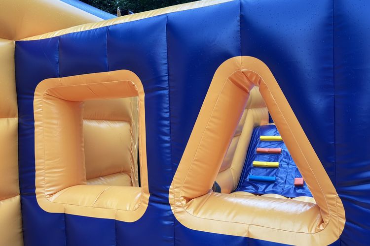 Obstacle Shape di playground inflatable Plaza Sudirman, Pintu 6, Gelora Bung Karno hadir mulai tanggal 20 hingga 28 Desember 2025.