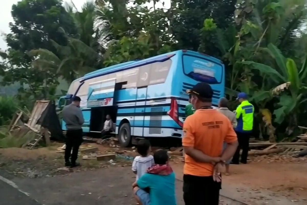 Bus Pariwisata yang Kecelakaan di JJLS Gunungkidul Selasa (10/5/2022)