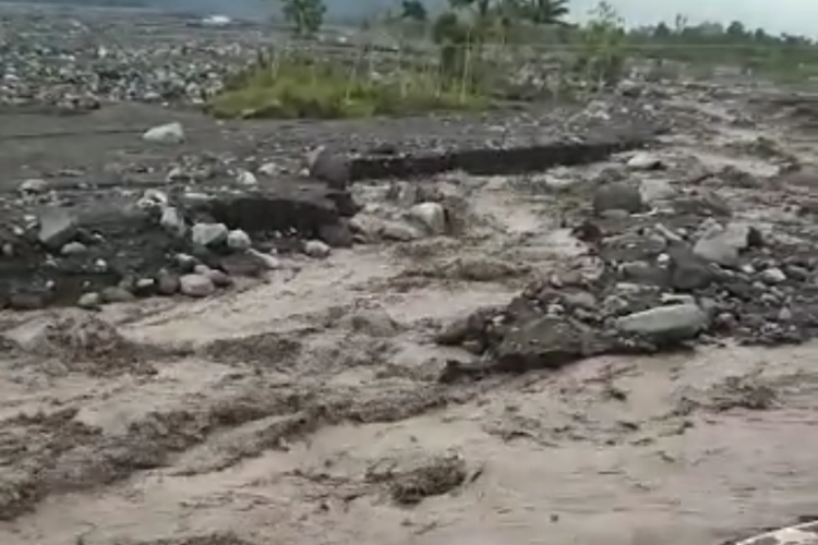 Lahar hujan Gunung Semeru kembali menerjang,Minggu (12/2/2023)