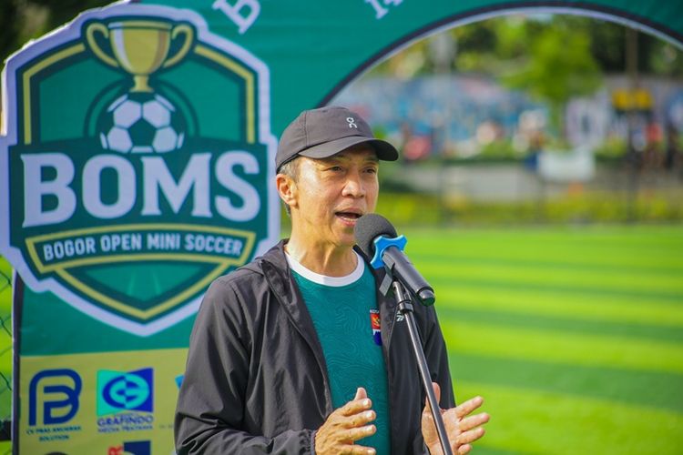 Wali Kota Bogor Dedie A Rachim meresmikan pembukaan kembali apangan Mini Soccer Taman Manunggal di Kecamatan Bogor Barat, Kota Bogor, Jawa Barat, Jumat (14/11/2025).